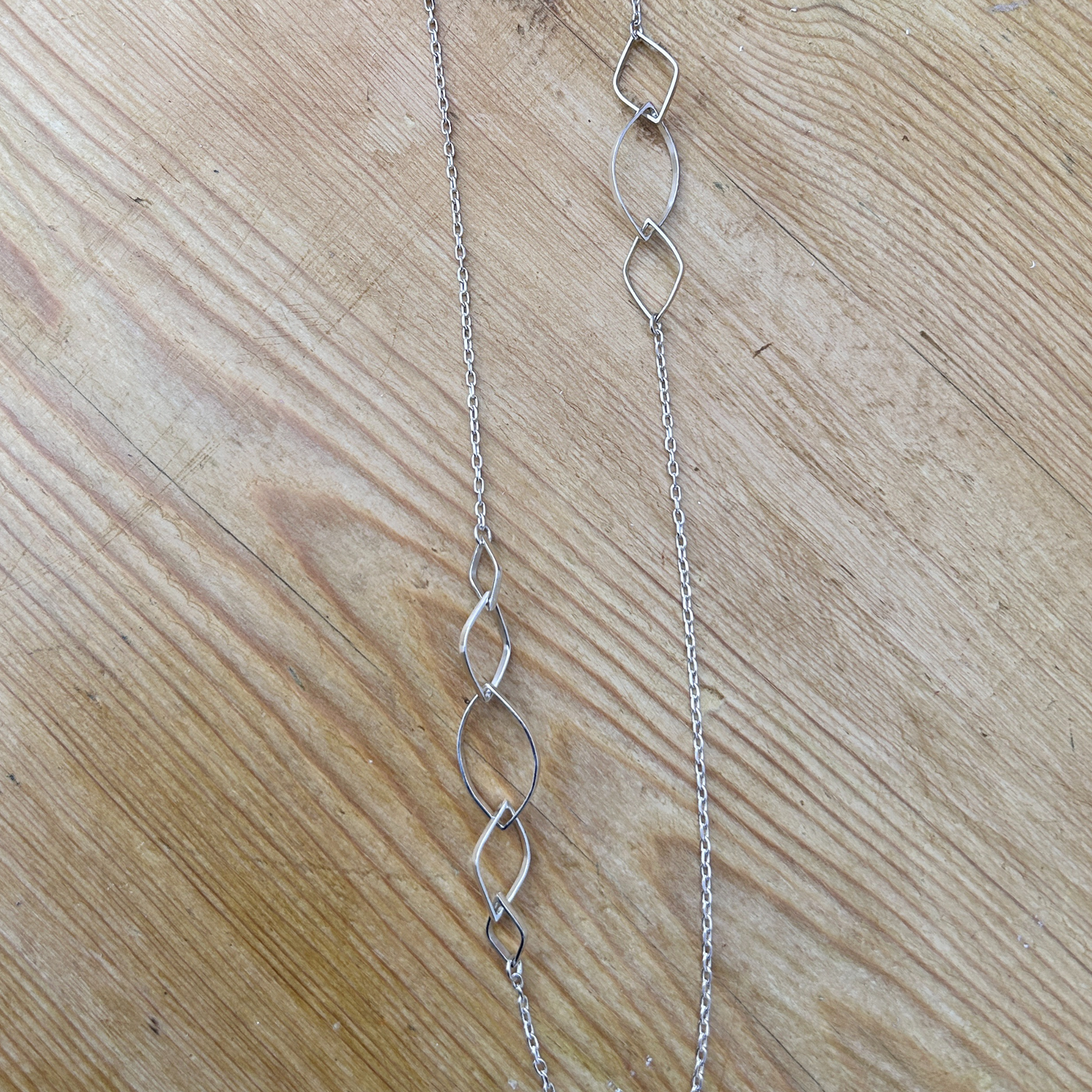 Leaf Outline Link Necklace