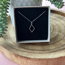 Load image into Gallery viewer, Leaf Outline Necklace