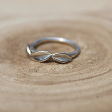Load image into Gallery viewer, three leaf silver ring on wooden background