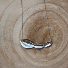 Load image into Gallery viewer, Scatter Tri Leaf Necklace