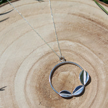 Load image into Gallery viewer, Geometric Leaf Necklace