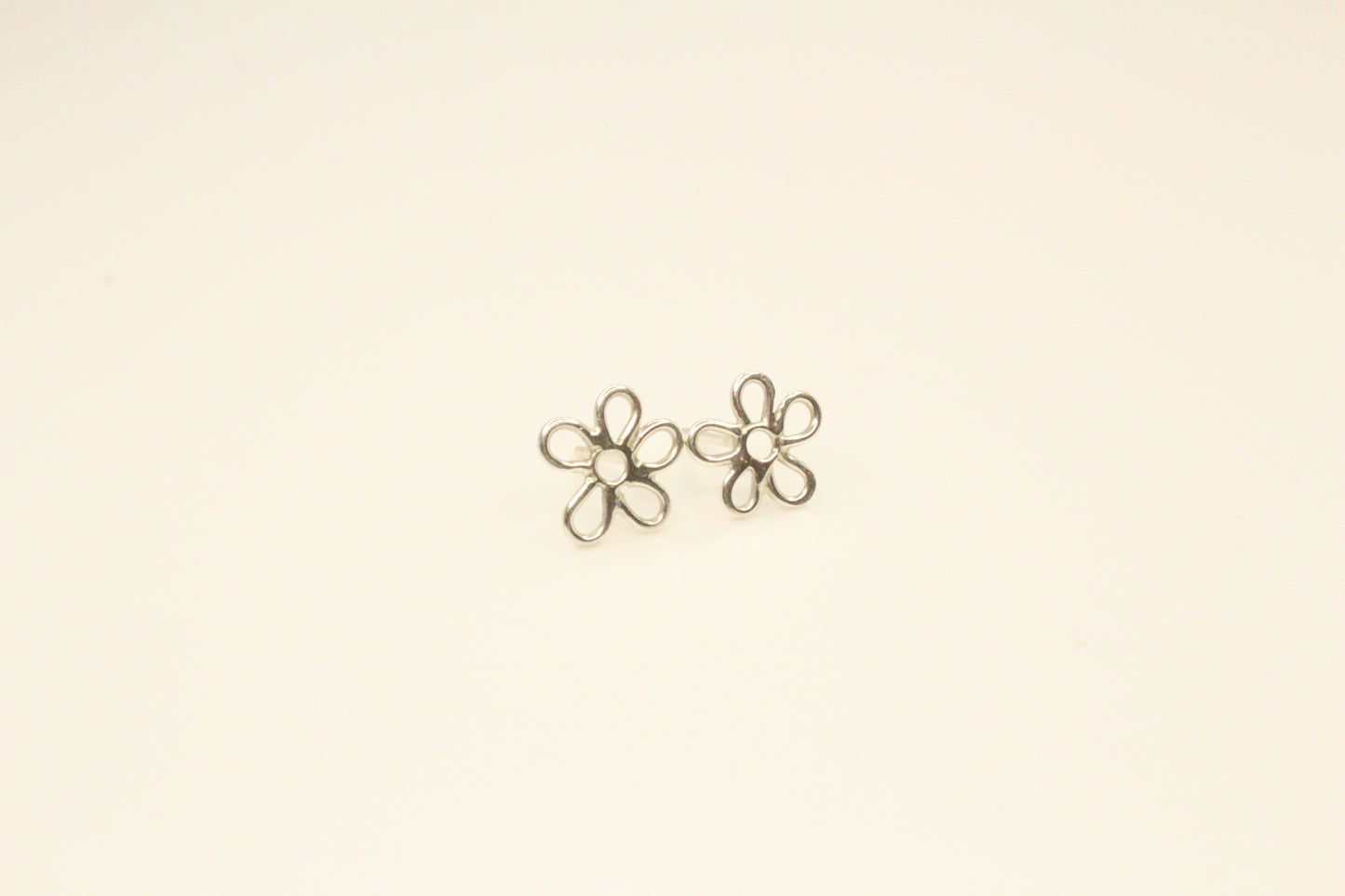 Wire Flower Stud Earrings