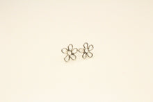 Load image into Gallery viewer, Wire Flower Stud Earrings